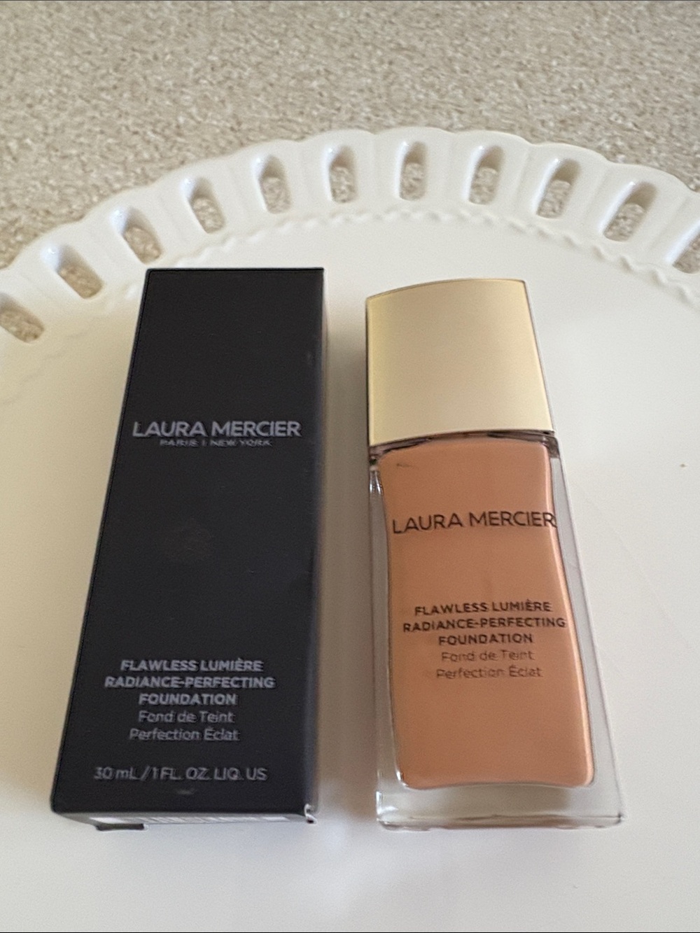 Laura Mercier Flawless Lumière Radiance Perfecting Foundation 3W2 Golden